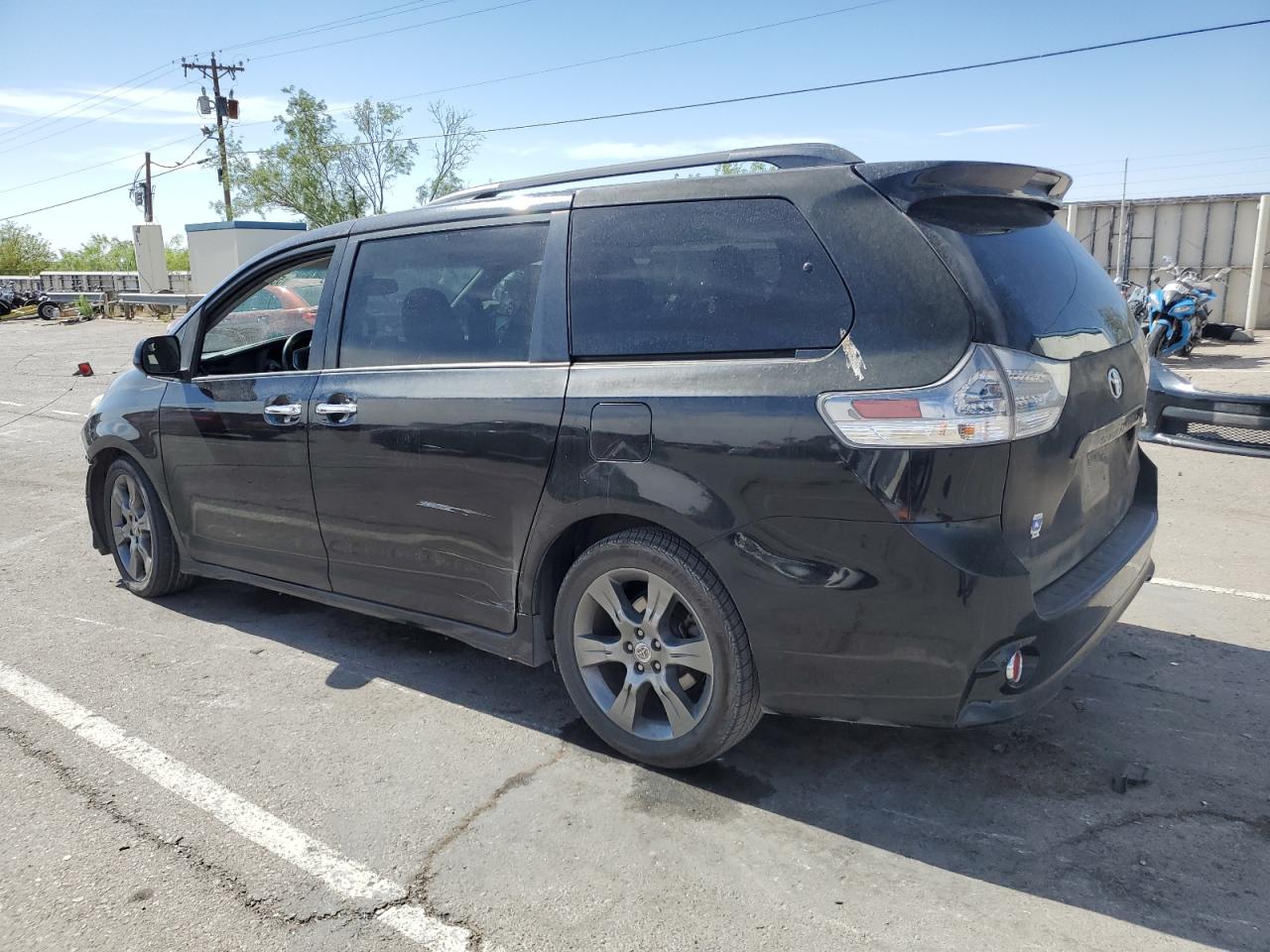 Photo 1 VIN: 5TDXK3DC2GS704318 - TOYOTA SIENNA SE 