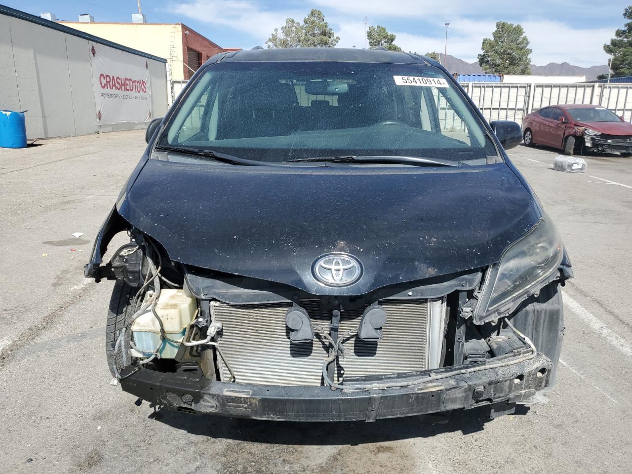 Photo 4 VIN: 5TDXK3DC2GS704318 - TOYOTA SIENNA SE 