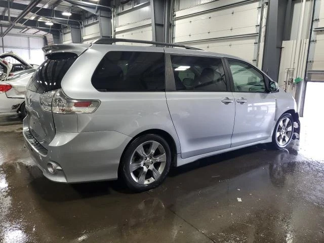 Photo 2 VIN: 5TDXK3DC3BS139733 - TOYOTA SIENNA SPO 