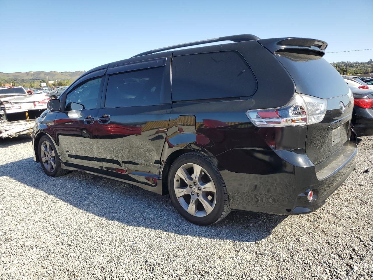 Photo 1 VIN: 5TDXK3DC3BS163157 - TOYOTA SIENNA 