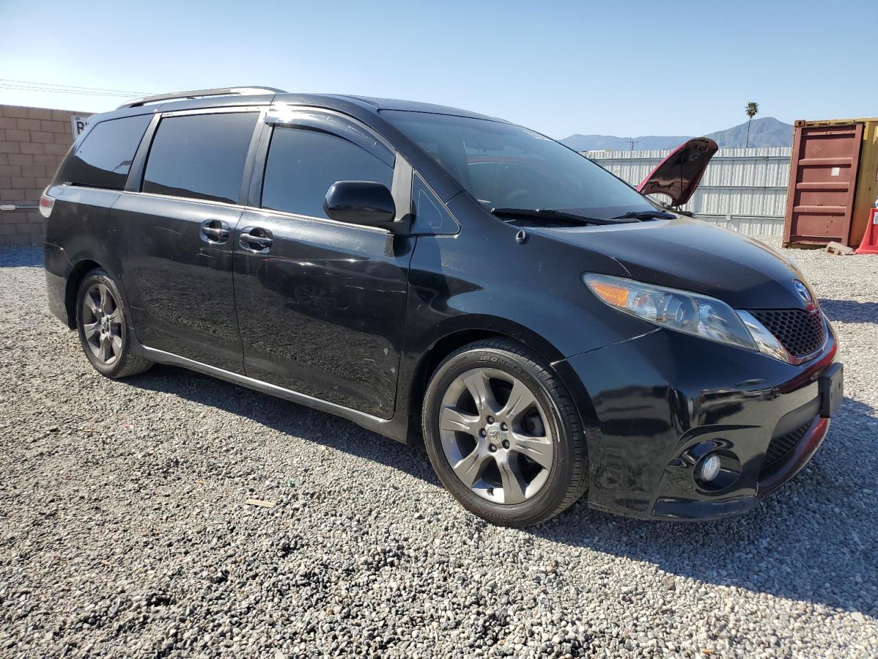 Photo 3 VIN: 5TDXK3DC3BS163157 - TOYOTA SIENNA 