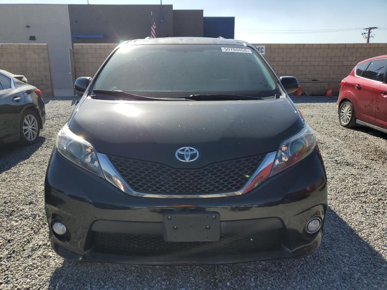 Photo 4 VIN: 5TDXK3DC3BS163157 - TOYOTA SIENNA 