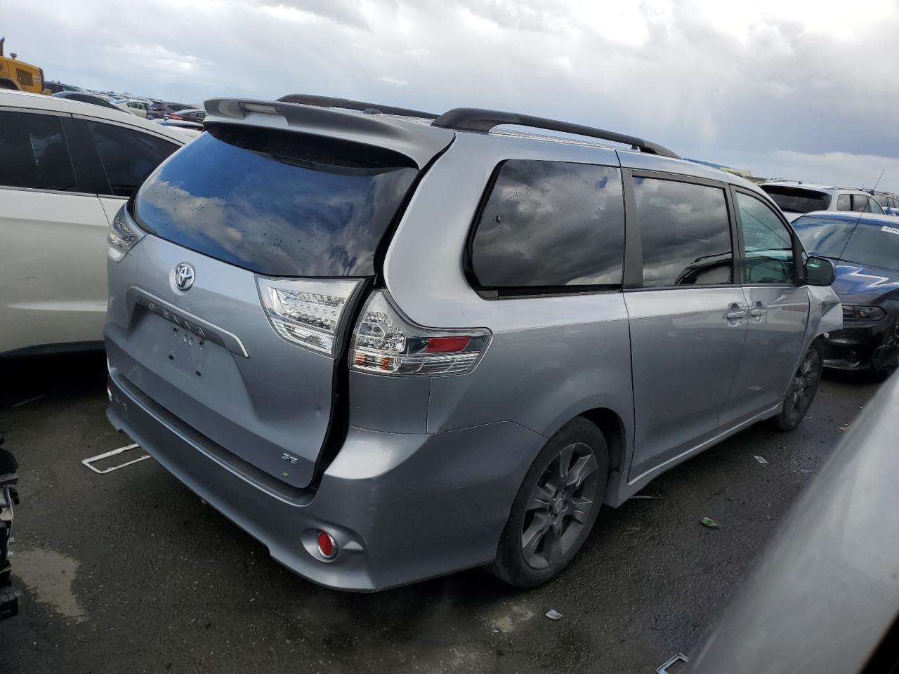 Photo 2 VIN: 5TDXK3DC3CS228123 - TOYOTA SIENNA 