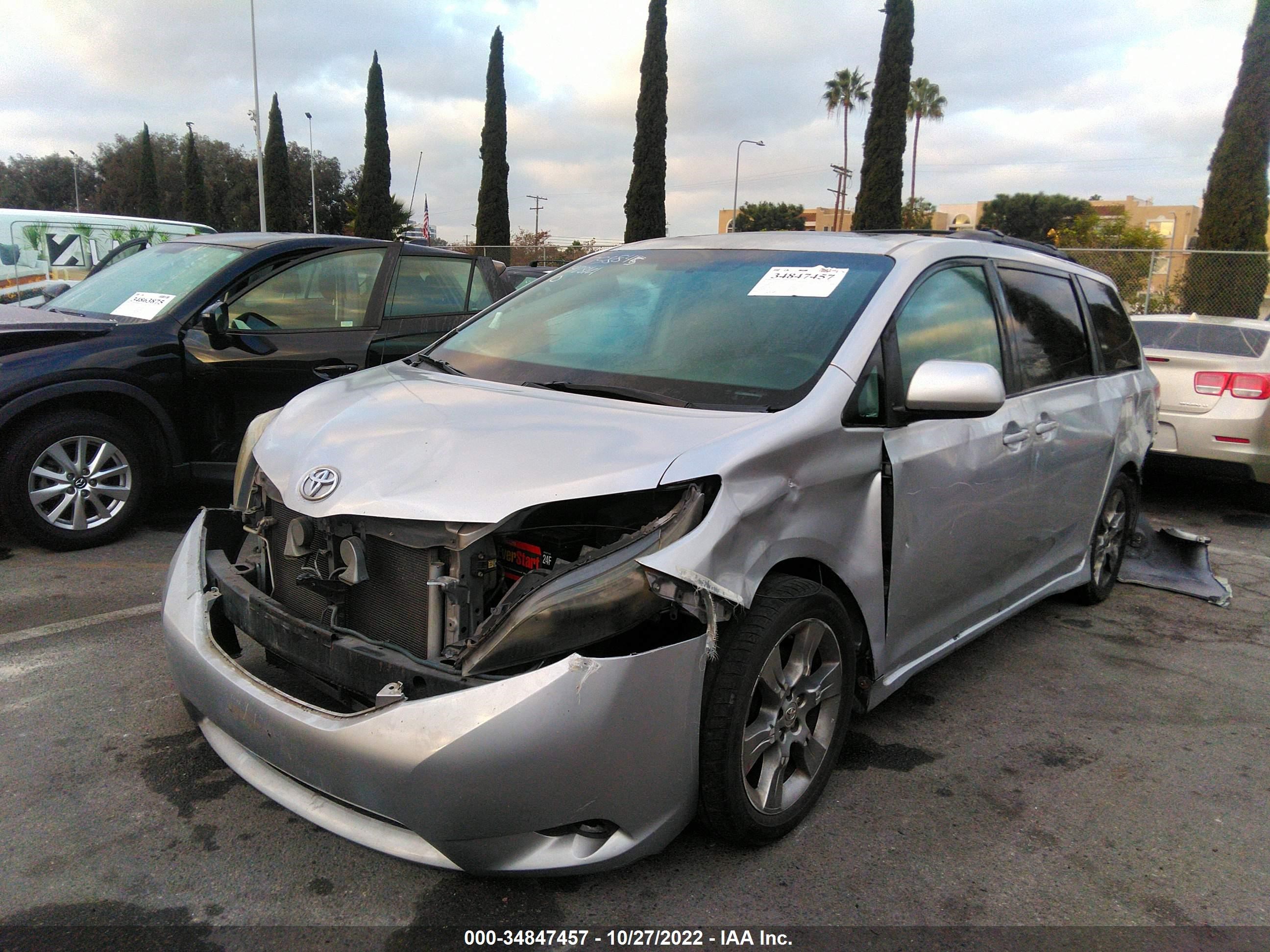 Photo 1 VIN: 5TDXK3DC3CS235704 - TOYOTA SIENNA 