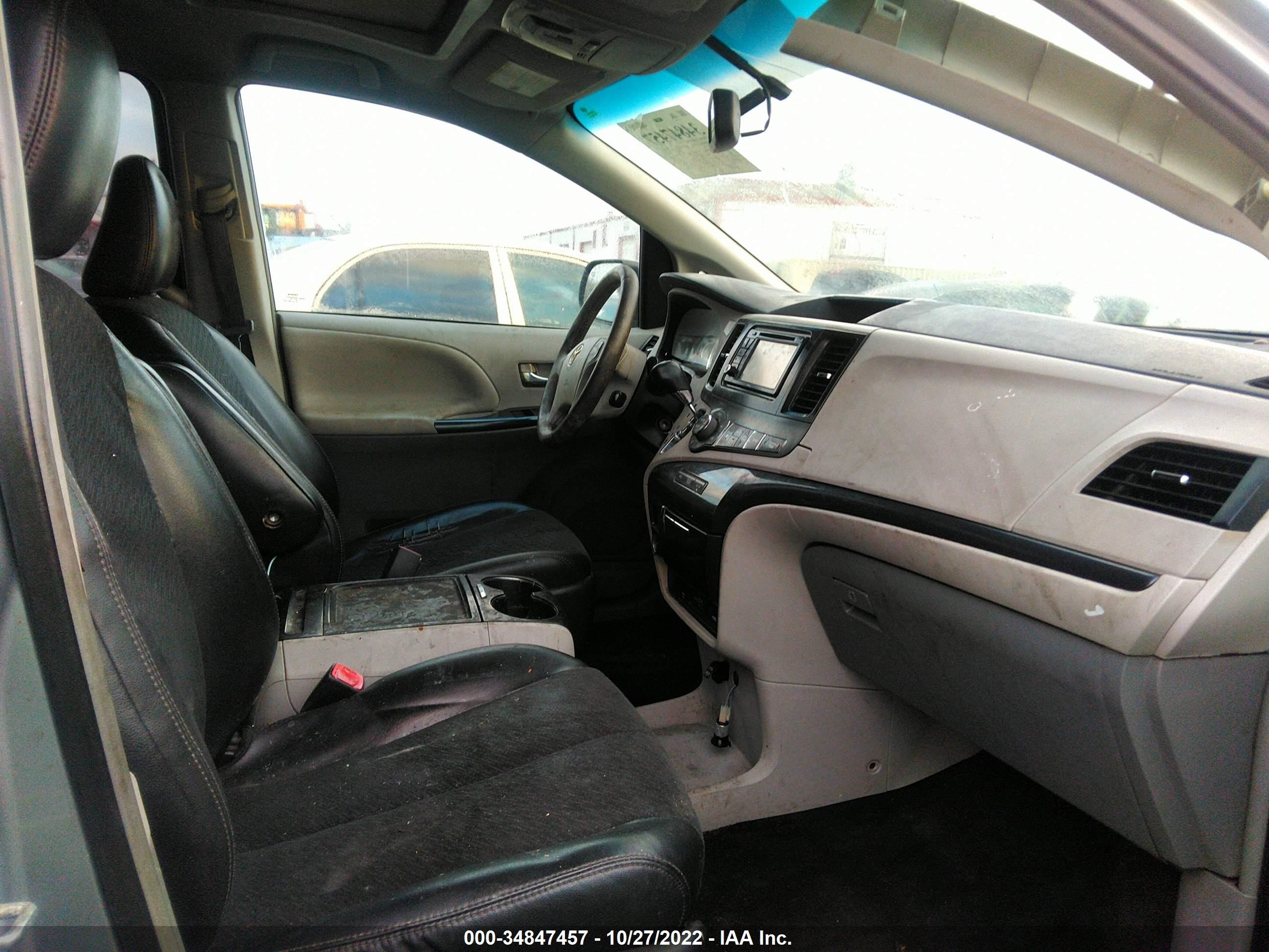 Photo 4 VIN: 5TDXK3DC3CS235704 - TOYOTA SIENNA 