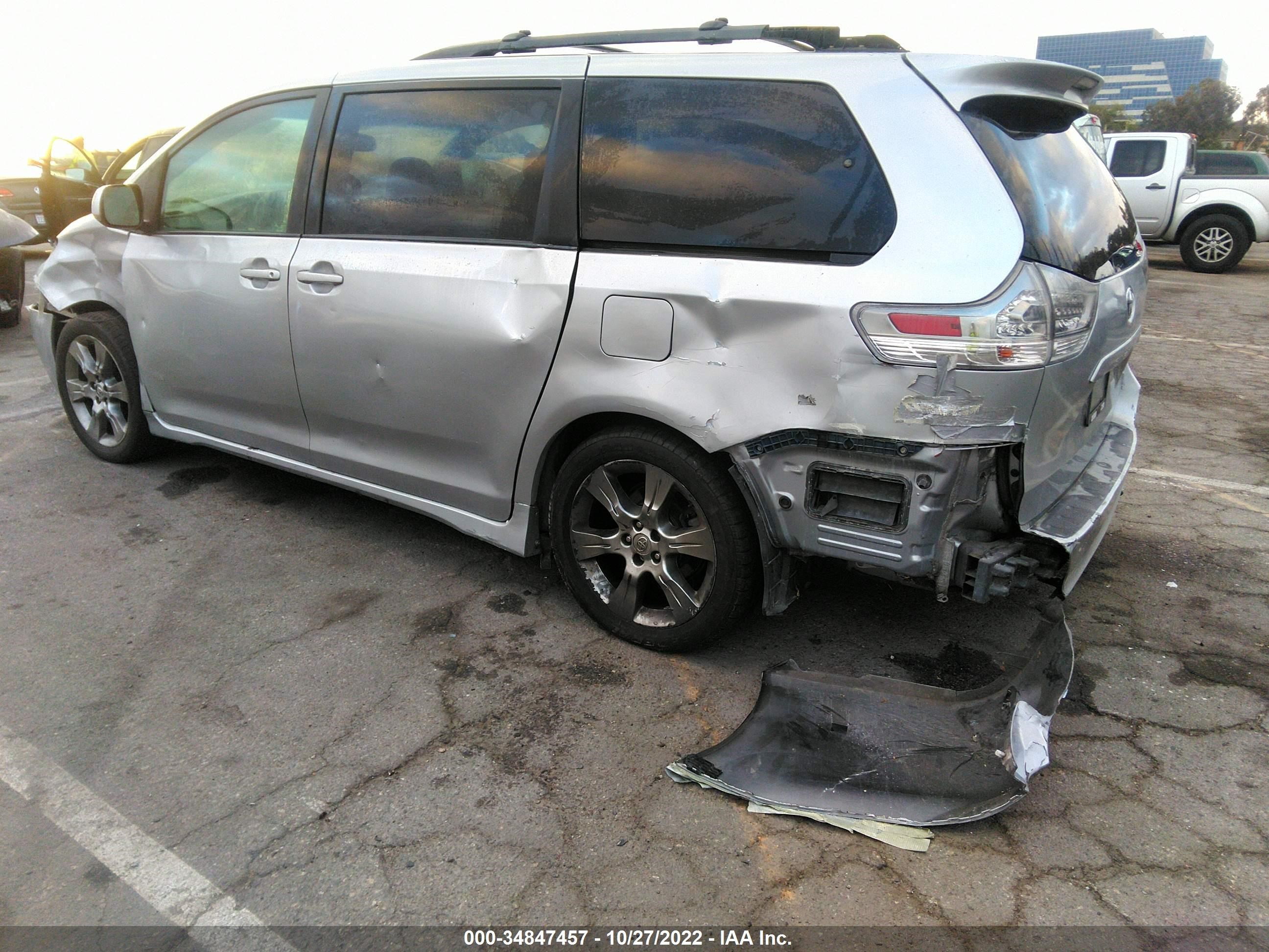 Photo 5 VIN: 5TDXK3DC3CS235704 - TOYOTA SIENNA 