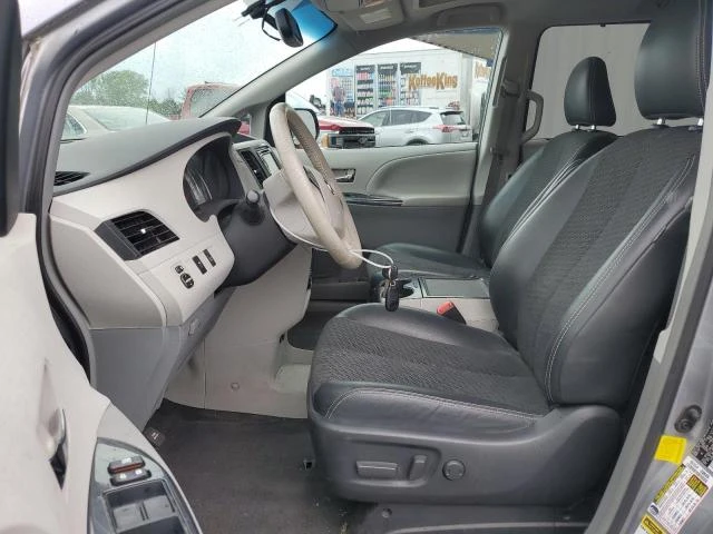 Photo 6 VIN: 5TDXK3DC3DS321886 - TOYOTA SIENNA SPO 