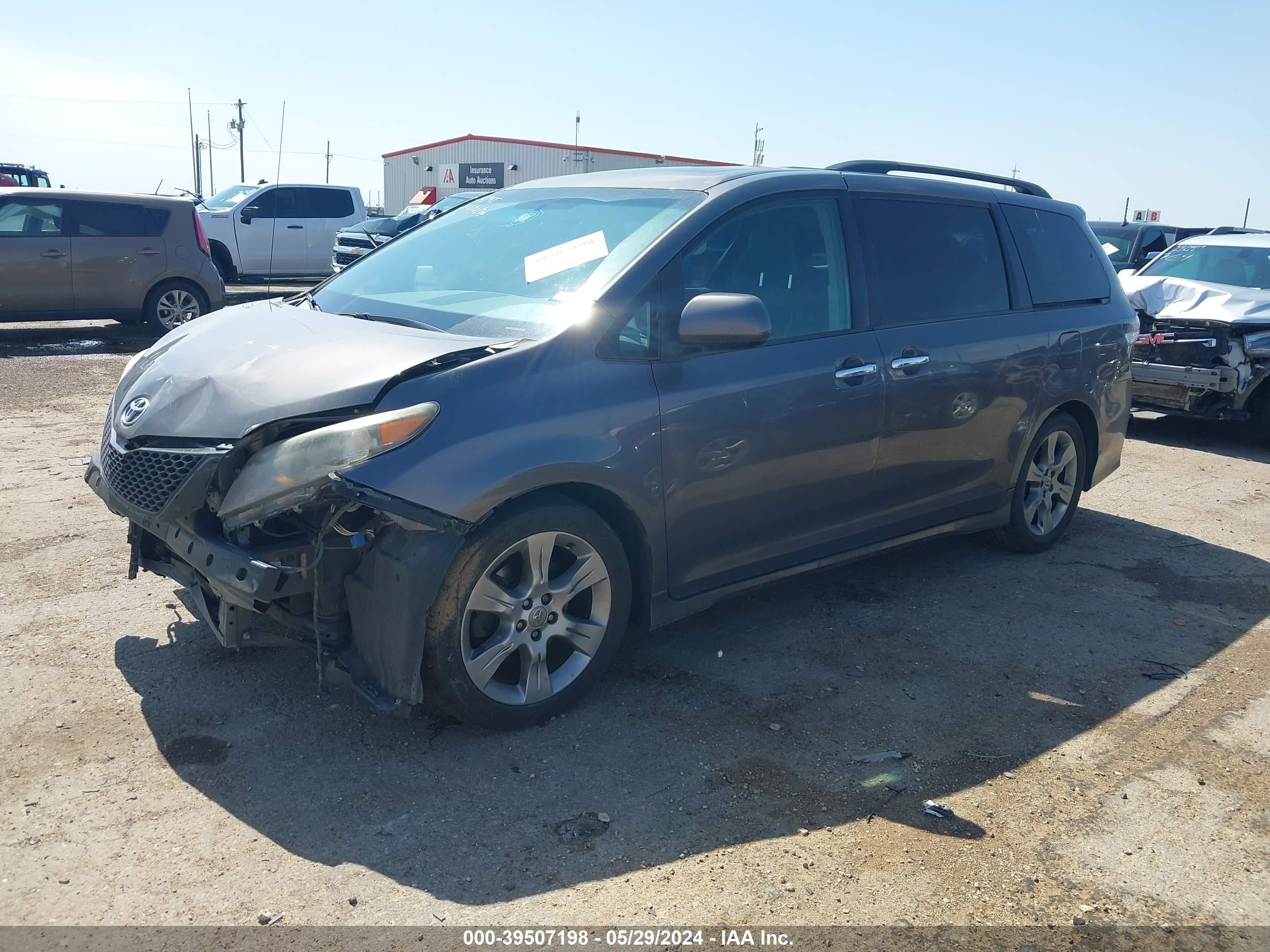 Photo 1 VIN: 5TDXK3DC3DS366388 - TOYOTA SIENNA 