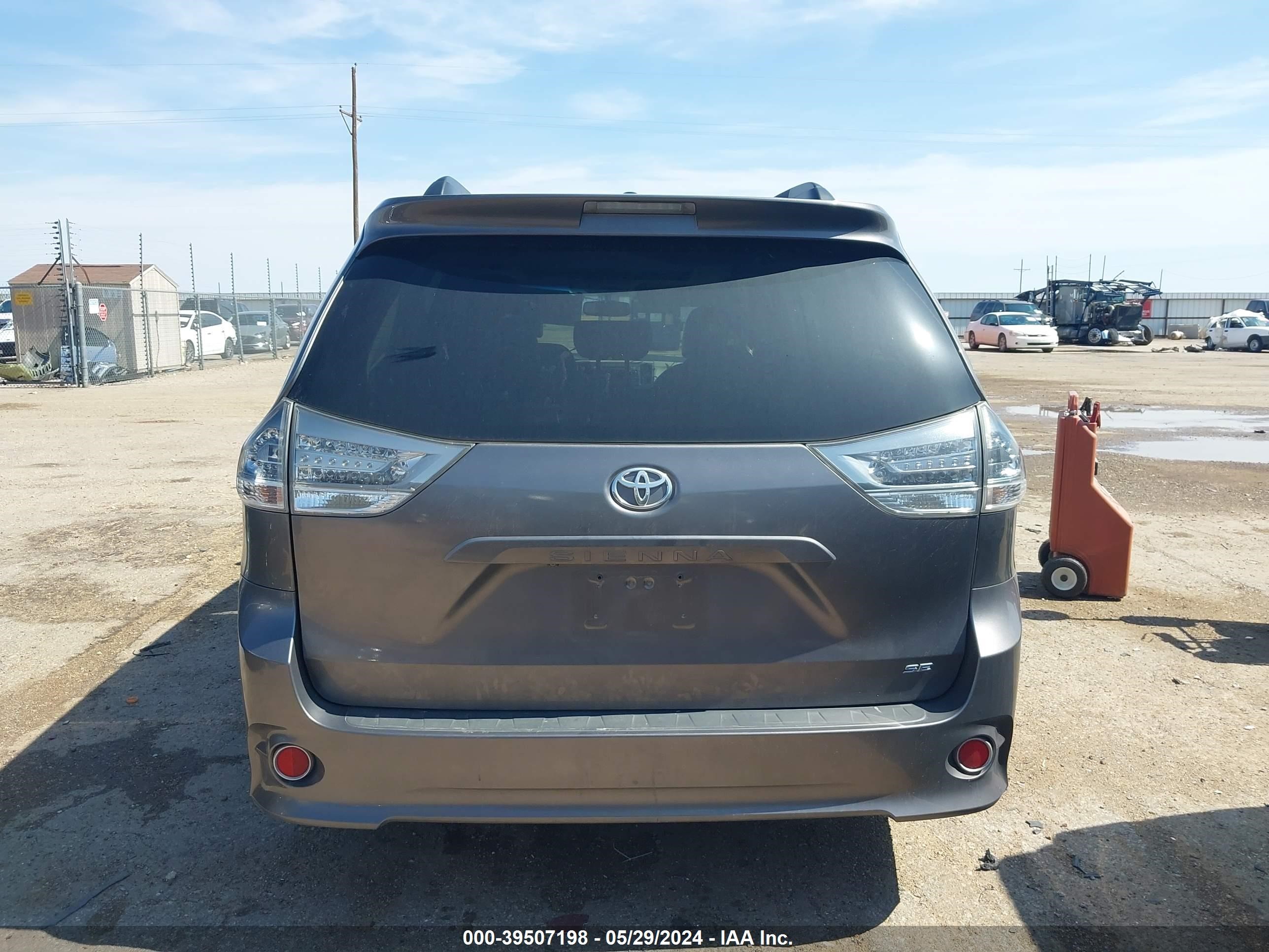 Photo 14 VIN: 5TDXK3DC3DS366388 - TOYOTA SIENNA 