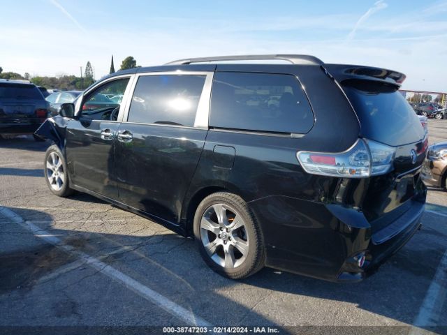 Photo 2 VIN: 5TDXK3DC3ES415171 - TOYOTA SIENNA 