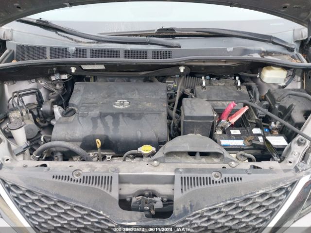 Photo 9 VIN: 5TDXK3DC3FS663583 - TOYOTA SIENNA 