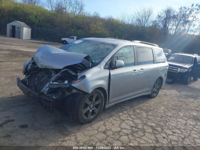 Photo 1 VIN: 5TDXK3DC3FS668931 - TOYOTA SIENNA 