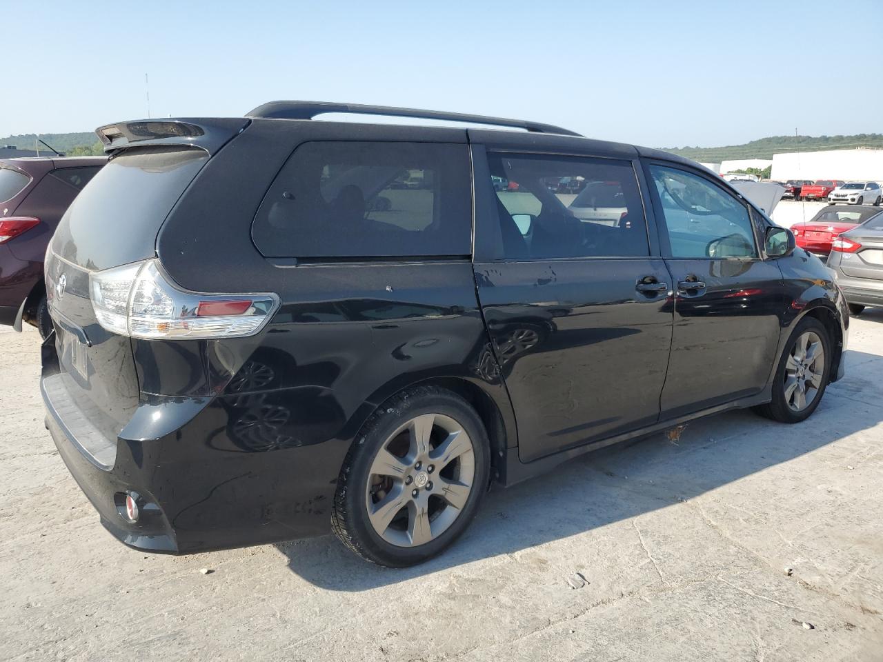 Photo 2 VIN: 5TDXK3DC4BS056361 - TOYOTA SIENNA 