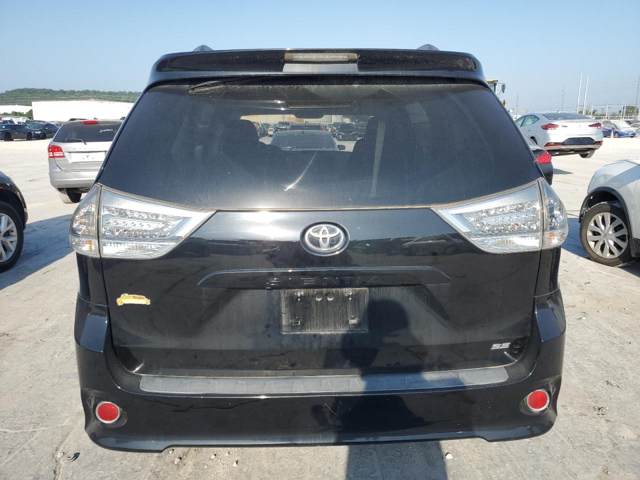 Photo 5 VIN: 5TDXK3DC4BS056361 - TOYOTA SIENNA 