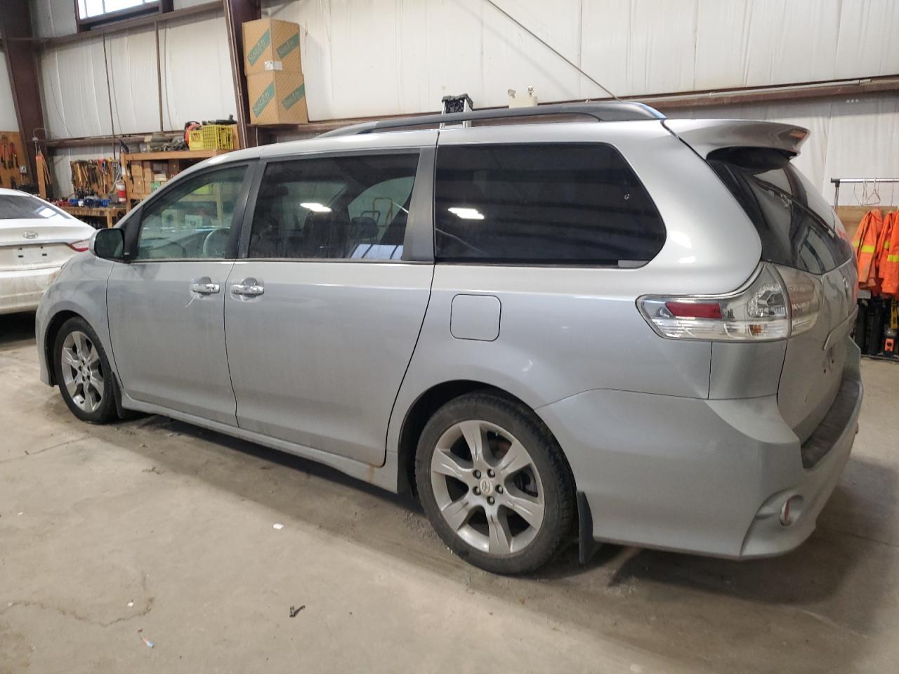 Photo 1 VIN: 5TDXK3DC4BS056926 - TOYOTA SIENNA 