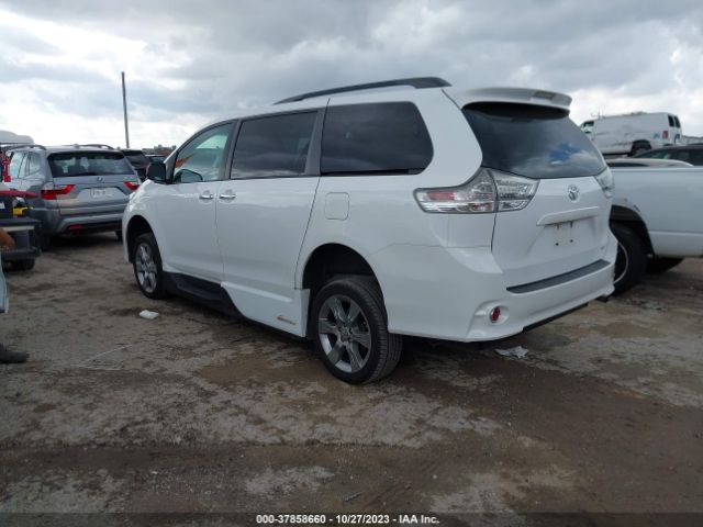 Photo 2 VIN: 5TDXK3DC4DS340740 - TOYOTA SIENNA 