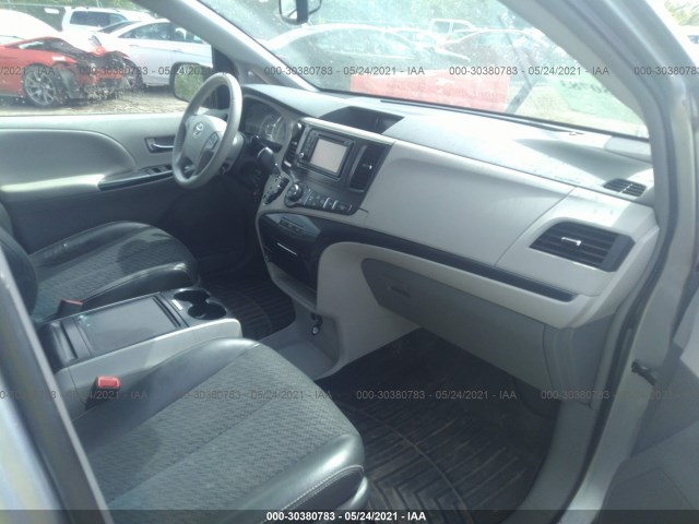 Photo 4 VIN: 5TDXK3DC5CS268865 - TOYOTA SIENNA 