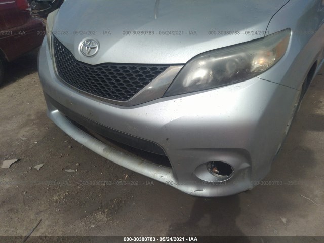 Photo 5 VIN: 5TDXK3DC5CS268865 - TOYOTA SIENNA 