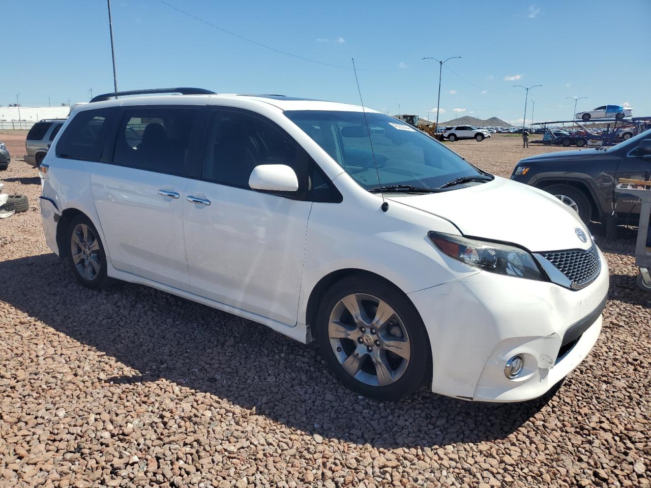 Photo 3 VIN: 5TDXK3DC5ES443750 - TOYOTA SIENNA 