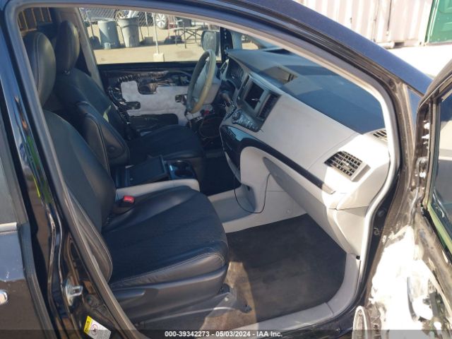 Photo 4 VIN: 5TDXK3DC5ES457292 - TOYOTA SIENNA 