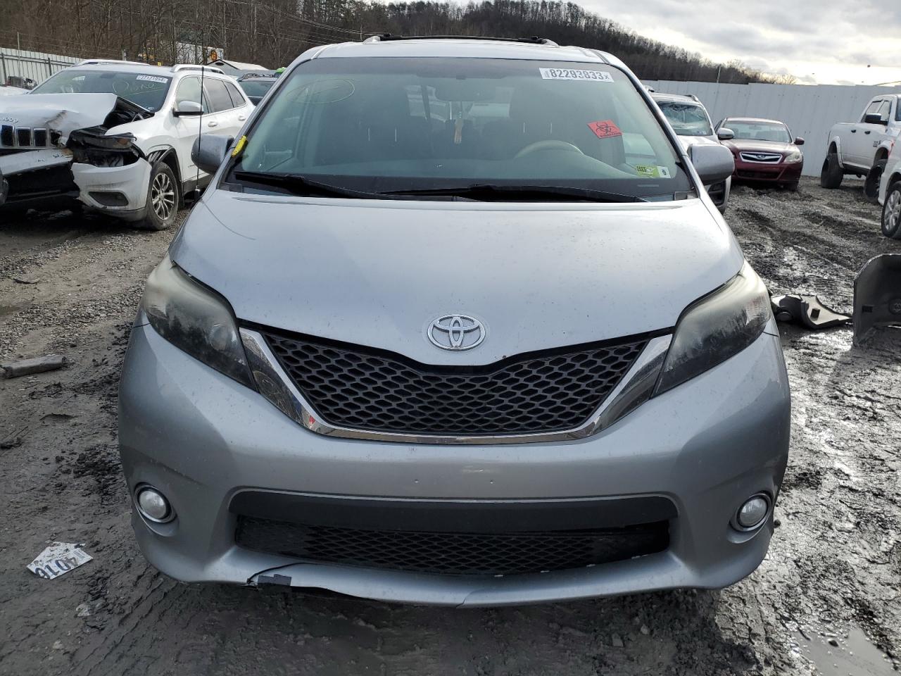 Photo 4 VIN: 5TDXK3DC5ES474593 - TOYOTA SIENNA 