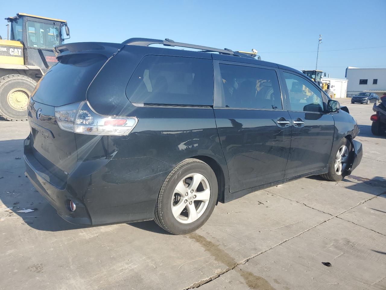 Photo 2 VIN: 5TDXK3DC5FS598719 - TOYOTA SIENNA 