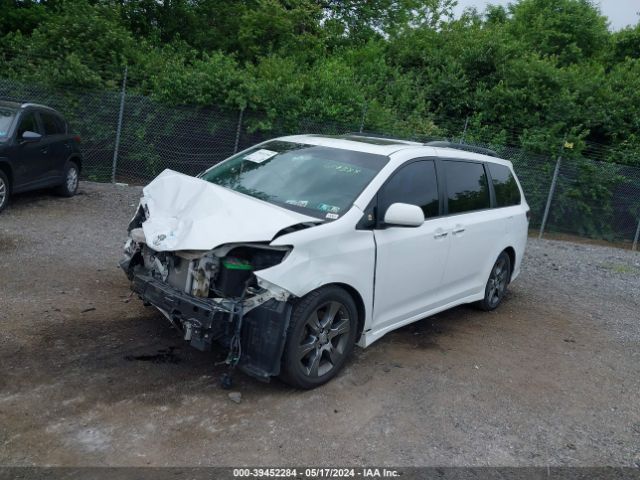 Photo 1 VIN: 5TDXK3DC5FS619388 - TOYOTA SIENNA 