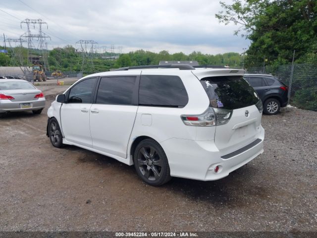 Photo 2 VIN: 5TDXK3DC5FS619388 - TOYOTA SIENNA 