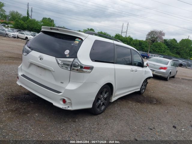 Photo 3 VIN: 5TDXK3DC5FS619388 - TOYOTA SIENNA 