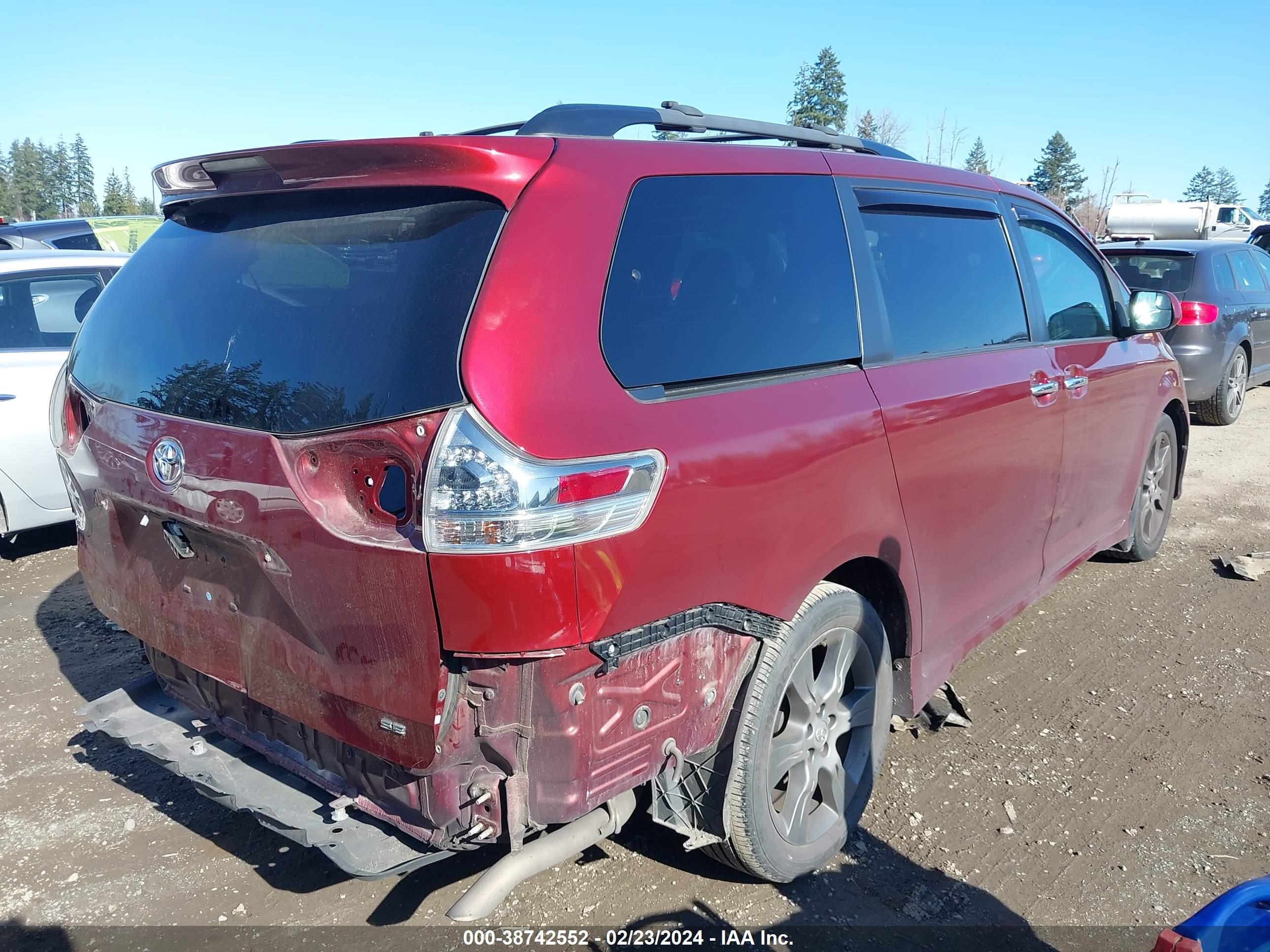 Photo 3 VIN: 5TDXK3DC5GS739435 - TOYOTA SIENNA 