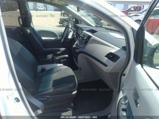 Photo 4 VIN: 5TDXK3DC6BS120450 - TOYOTA SIENNA 