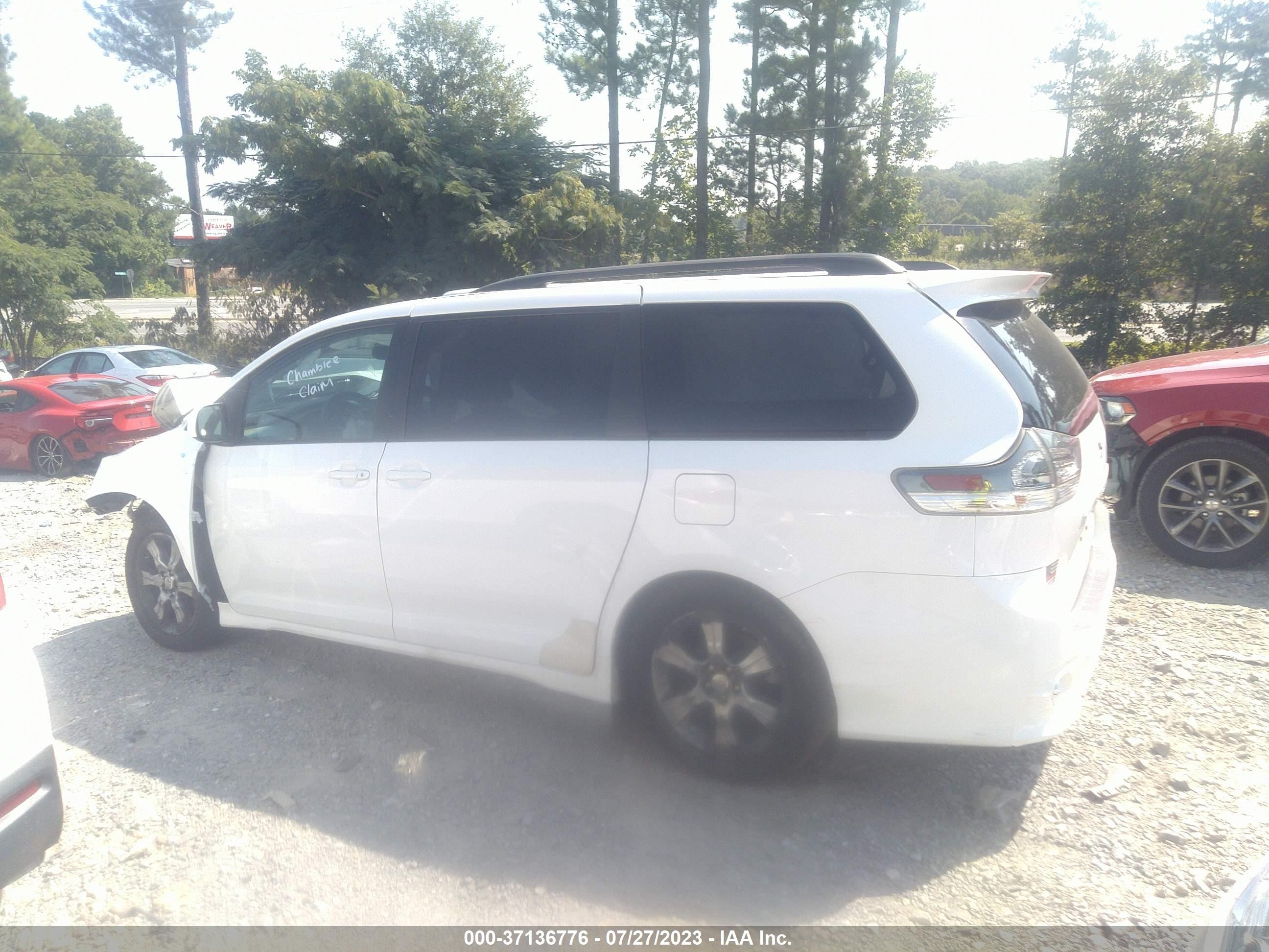 Photo 13 VIN: 5TDXK3DC6CS231887 - TOYOTA SIENNA 