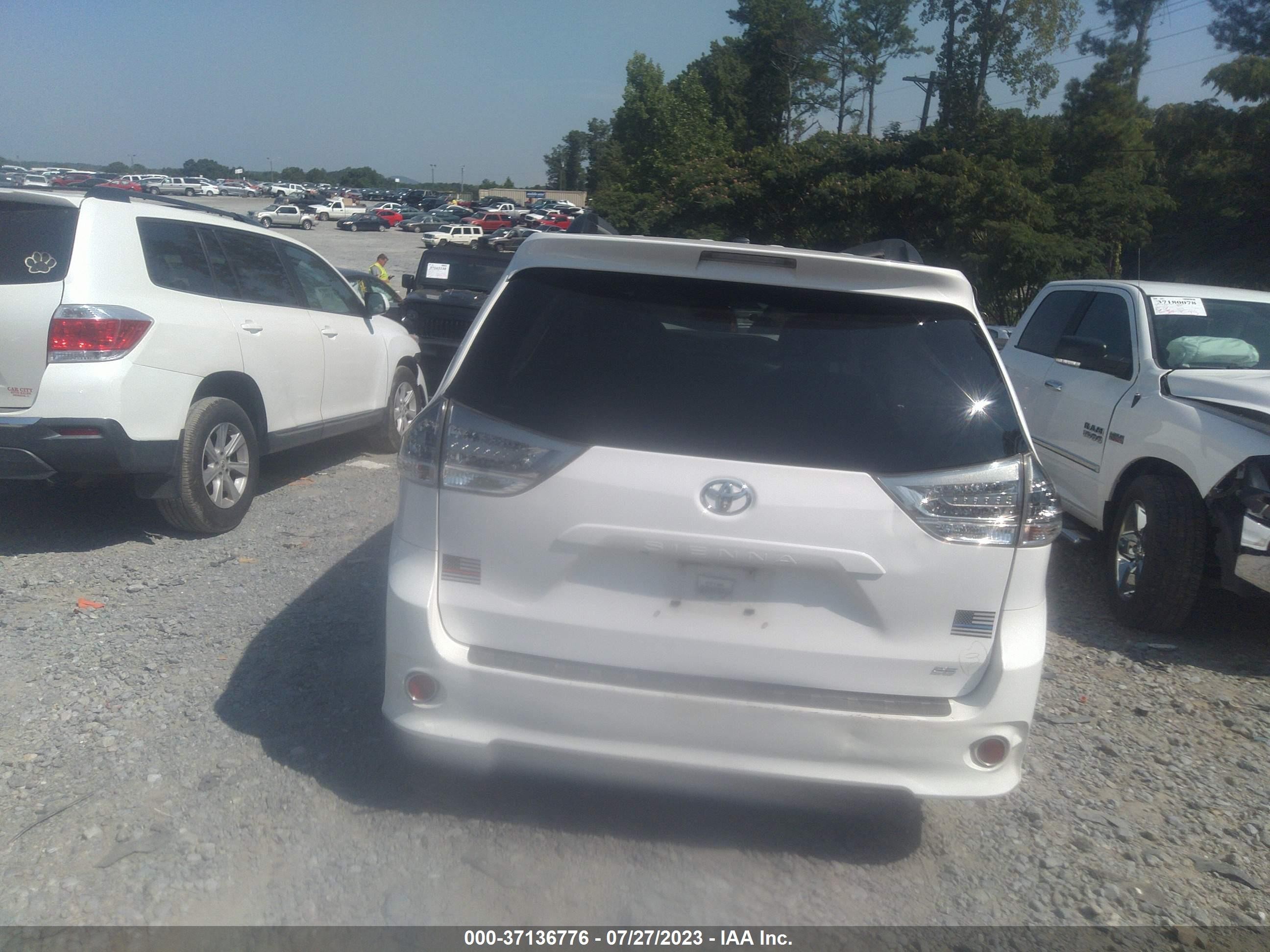 Photo 15 VIN: 5TDXK3DC6CS231887 - TOYOTA SIENNA 