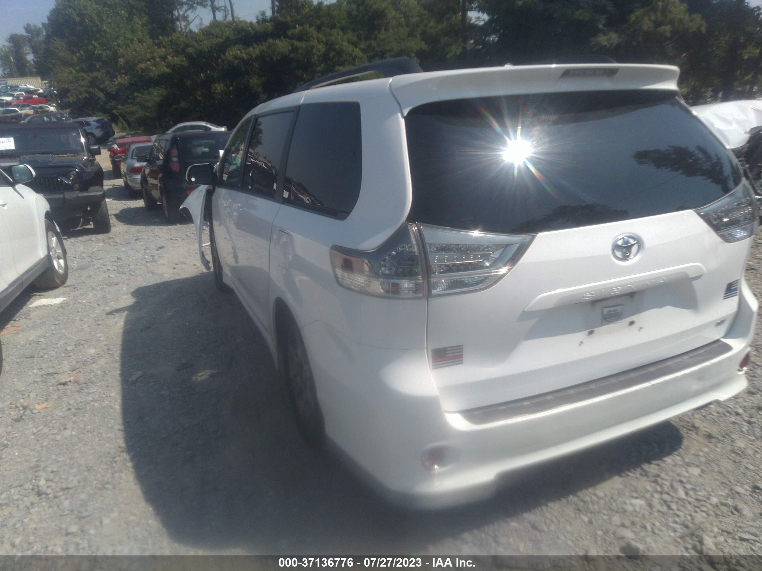 Photo 2 VIN: 5TDXK3DC6CS231887 - TOYOTA SIENNA 