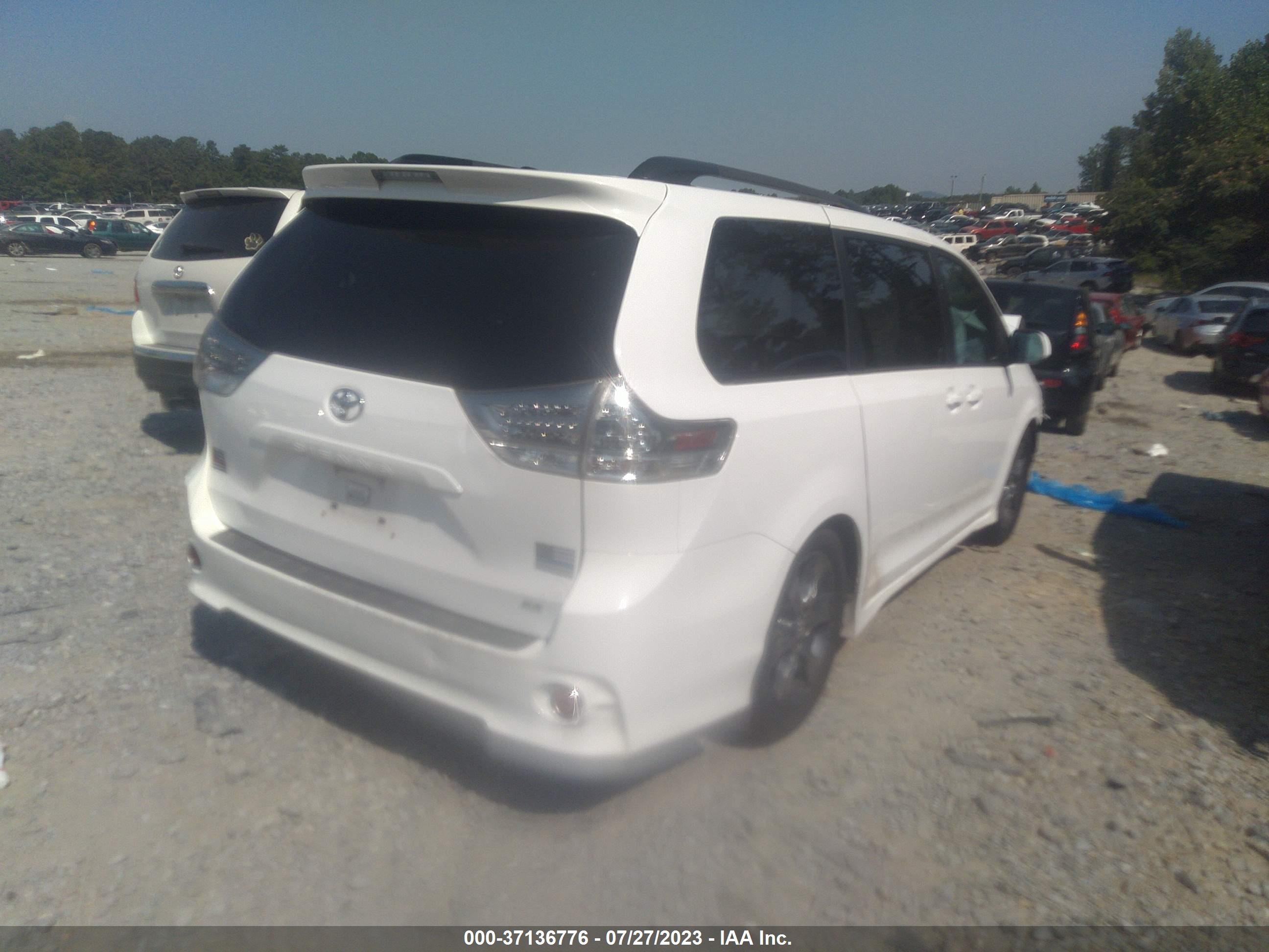 Photo 3 VIN: 5TDXK3DC6CS231887 - TOYOTA SIENNA 