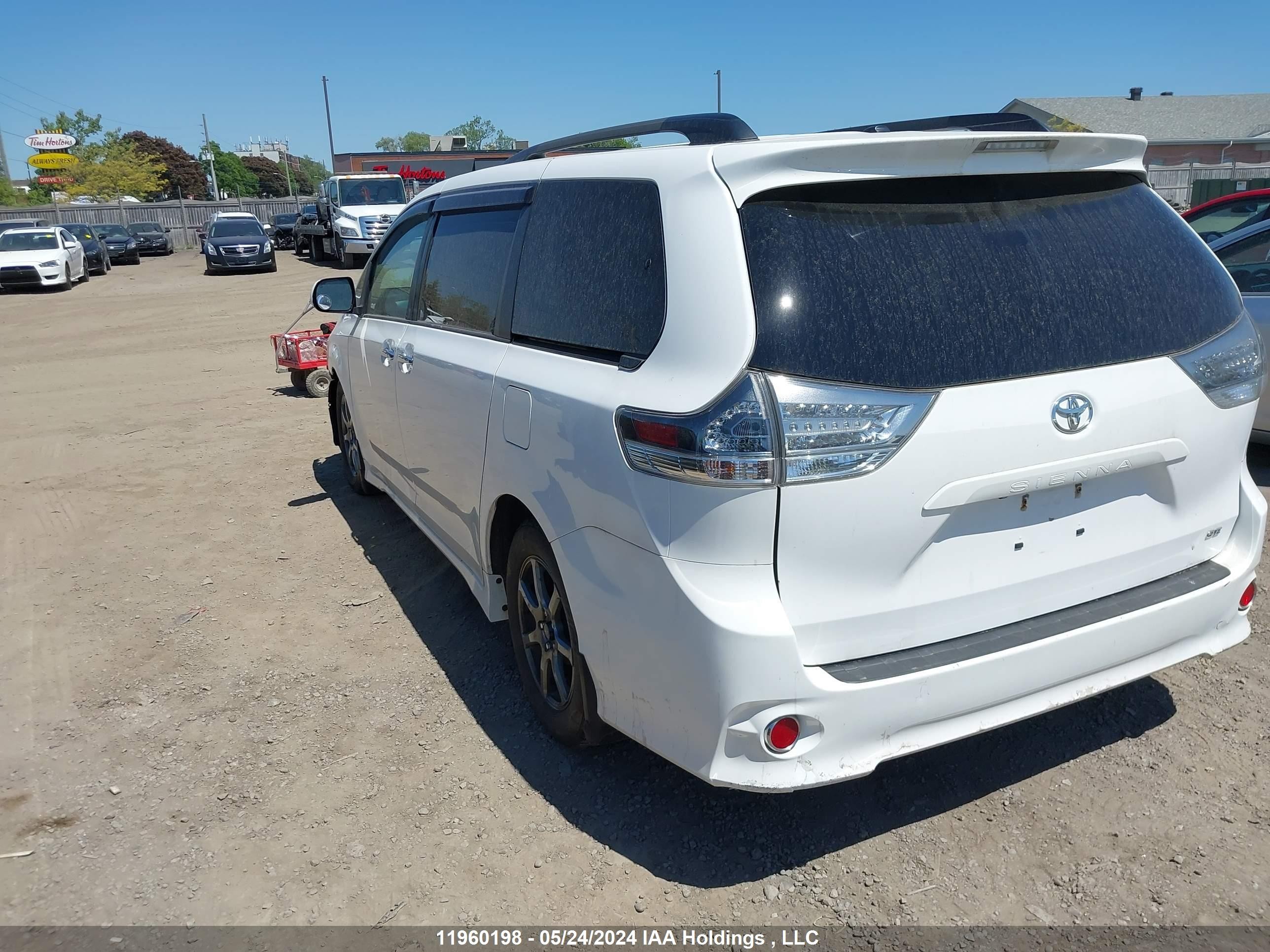 Photo 2 VIN: 5TDXK3DC6DS281593 - TOYOTA SIENNA 