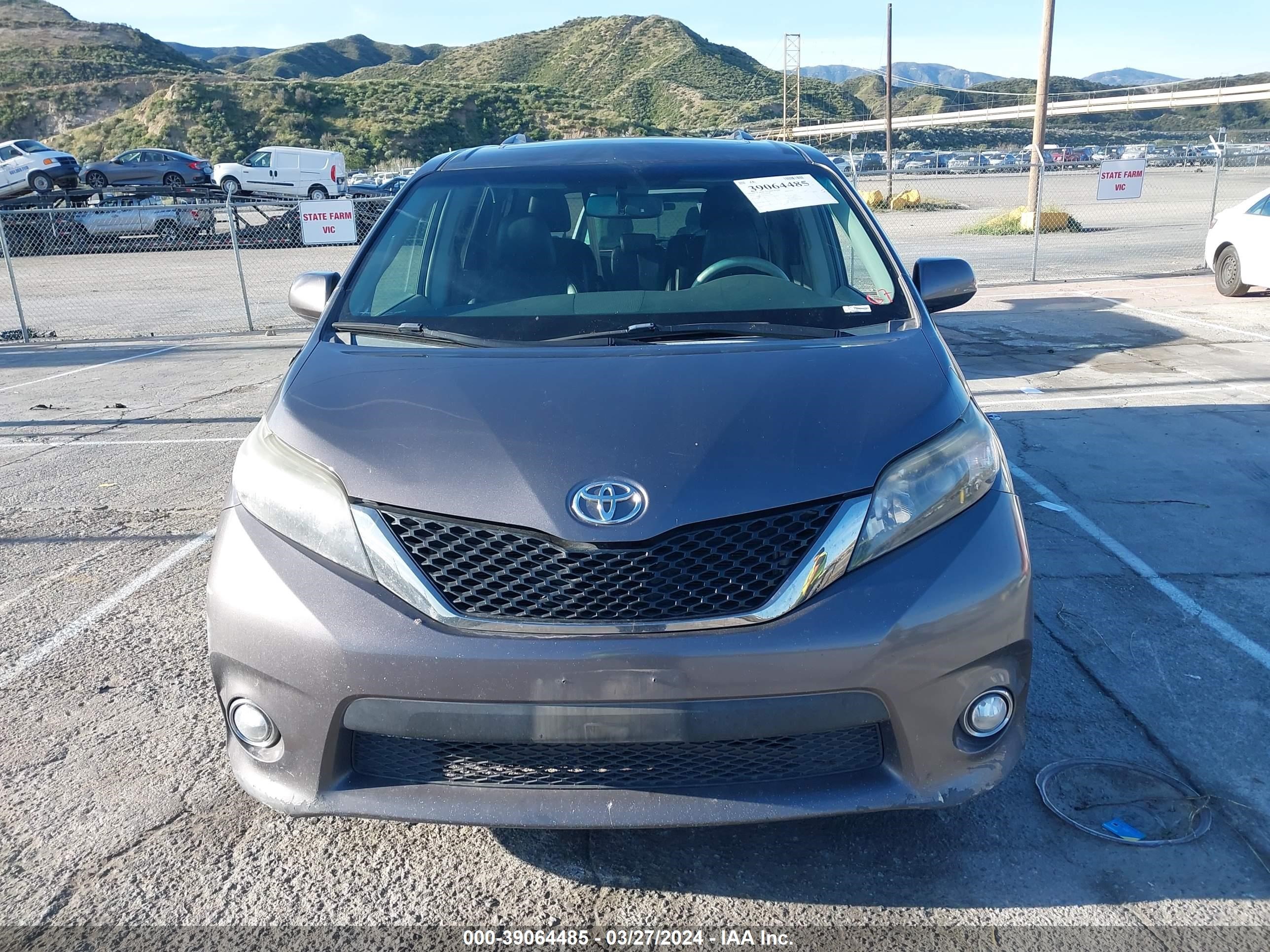 Photo 11 VIN: 5TDXK3DC6ES511697 - TOYOTA SIENNA 