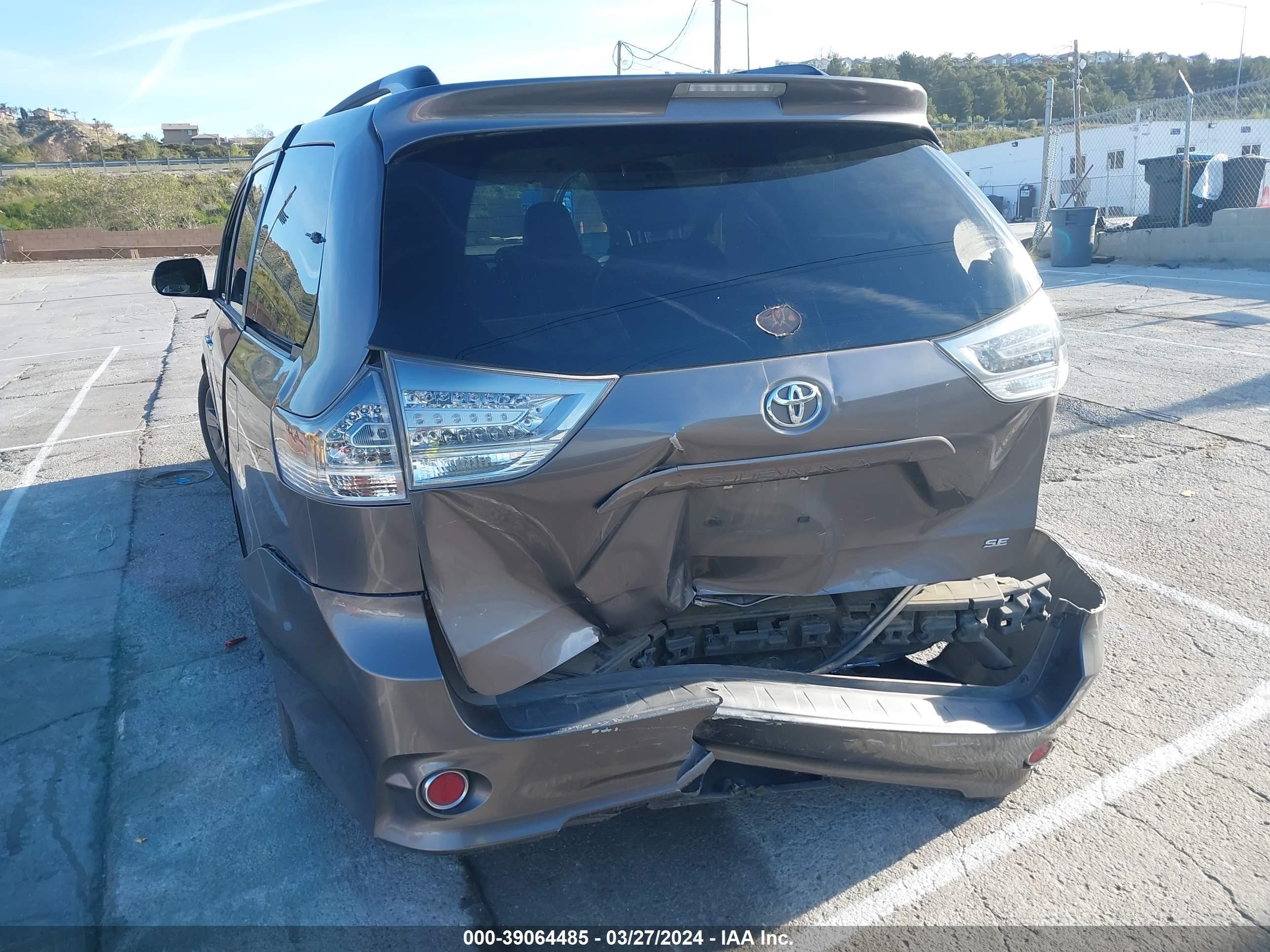 Photo 15 VIN: 5TDXK3DC6ES511697 - TOYOTA SIENNA 