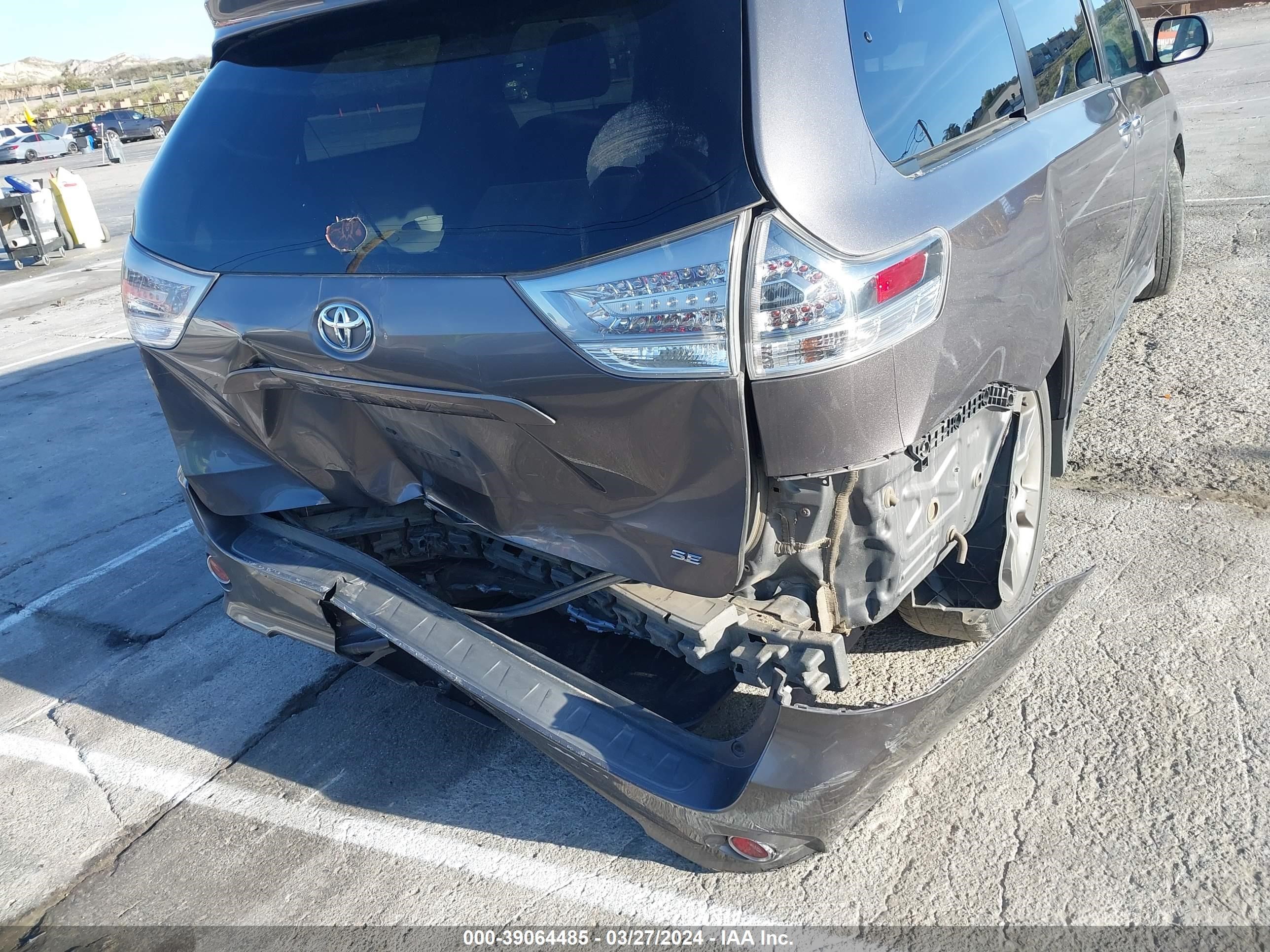 Photo 5 VIN: 5TDXK3DC6ES511697 - TOYOTA SIENNA 