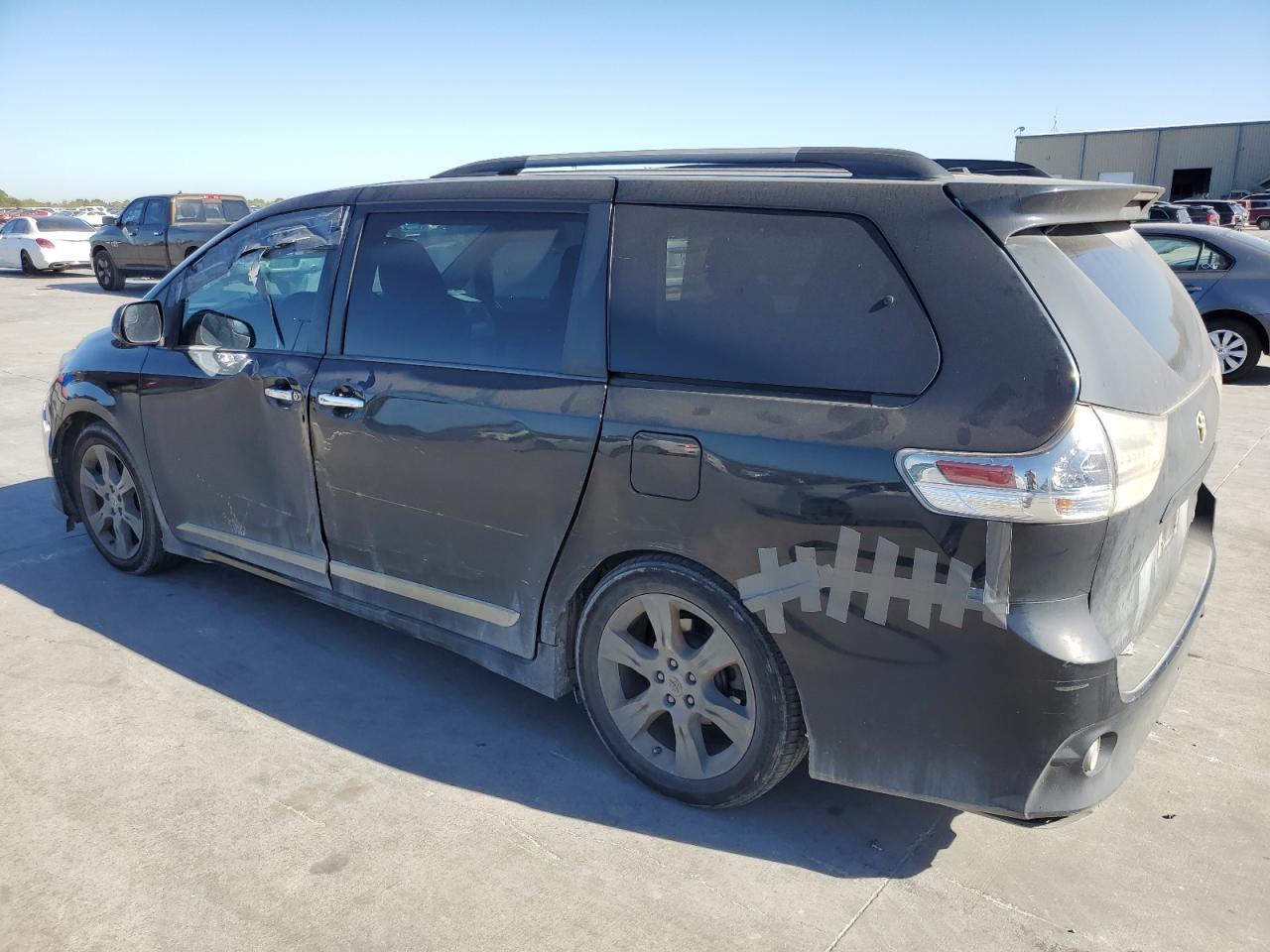 Photo 1 VIN: 5TDXK3DC6GS733174 - TOYOTA SIENNA 