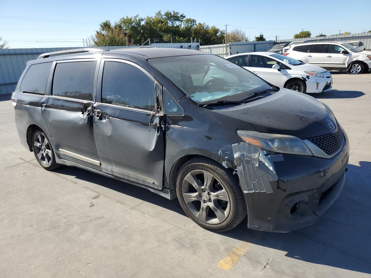 Photo 3 VIN: 5TDXK3DC6GS733174 - TOYOTA SIENNA 