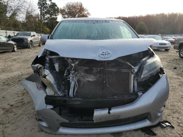 Photo 4 VIN: 5TDXK3DC6GS736852 - TOYOTA SIENNA SE 