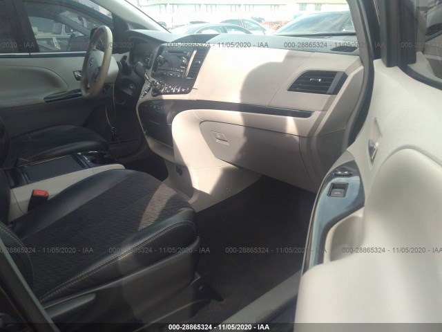 Photo 4 VIN: 5TDXK3DC7CS236919 - TOYOTA SIENNA 