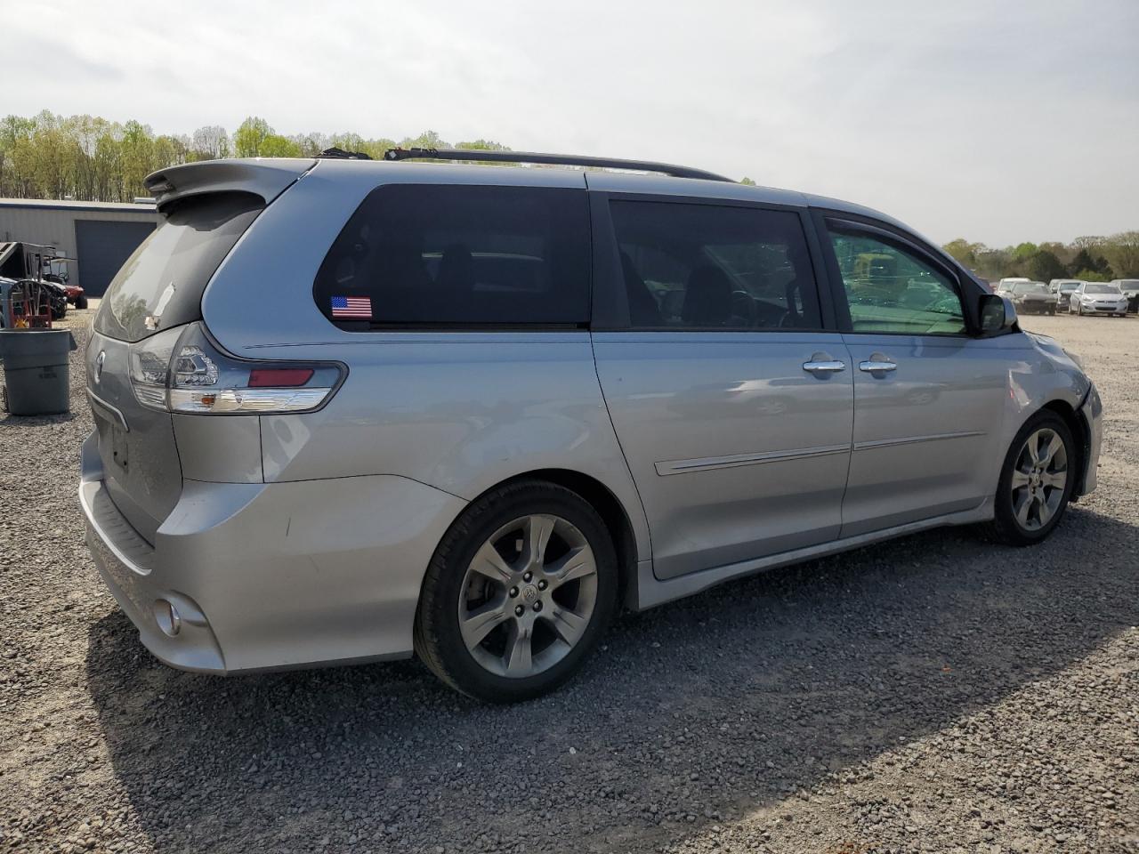 Photo 2 VIN: 5TDXK3DC7DS364692 - TOYOTA SIENNA 