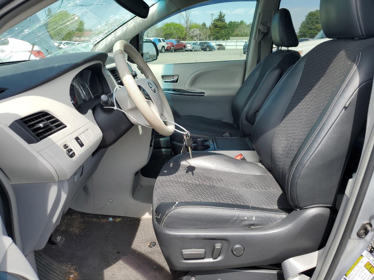 Photo 6 VIN: 5TDXK3DC7DS364692 - TOYOTA SIENNA 