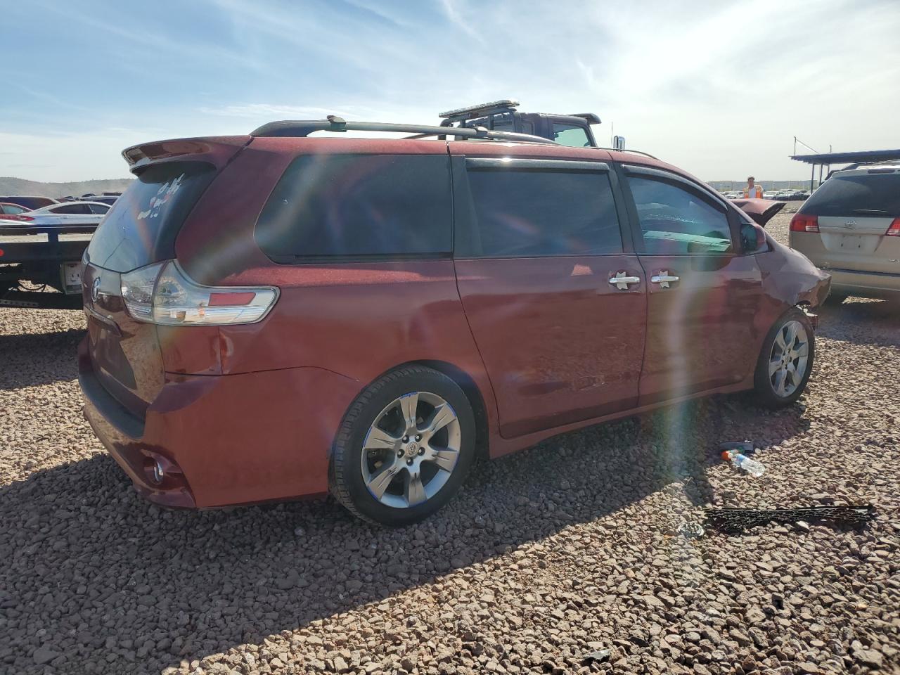 Photo 2 VIN: 5TDXK3DC7DS368077 - TOYOTA SIENNA 