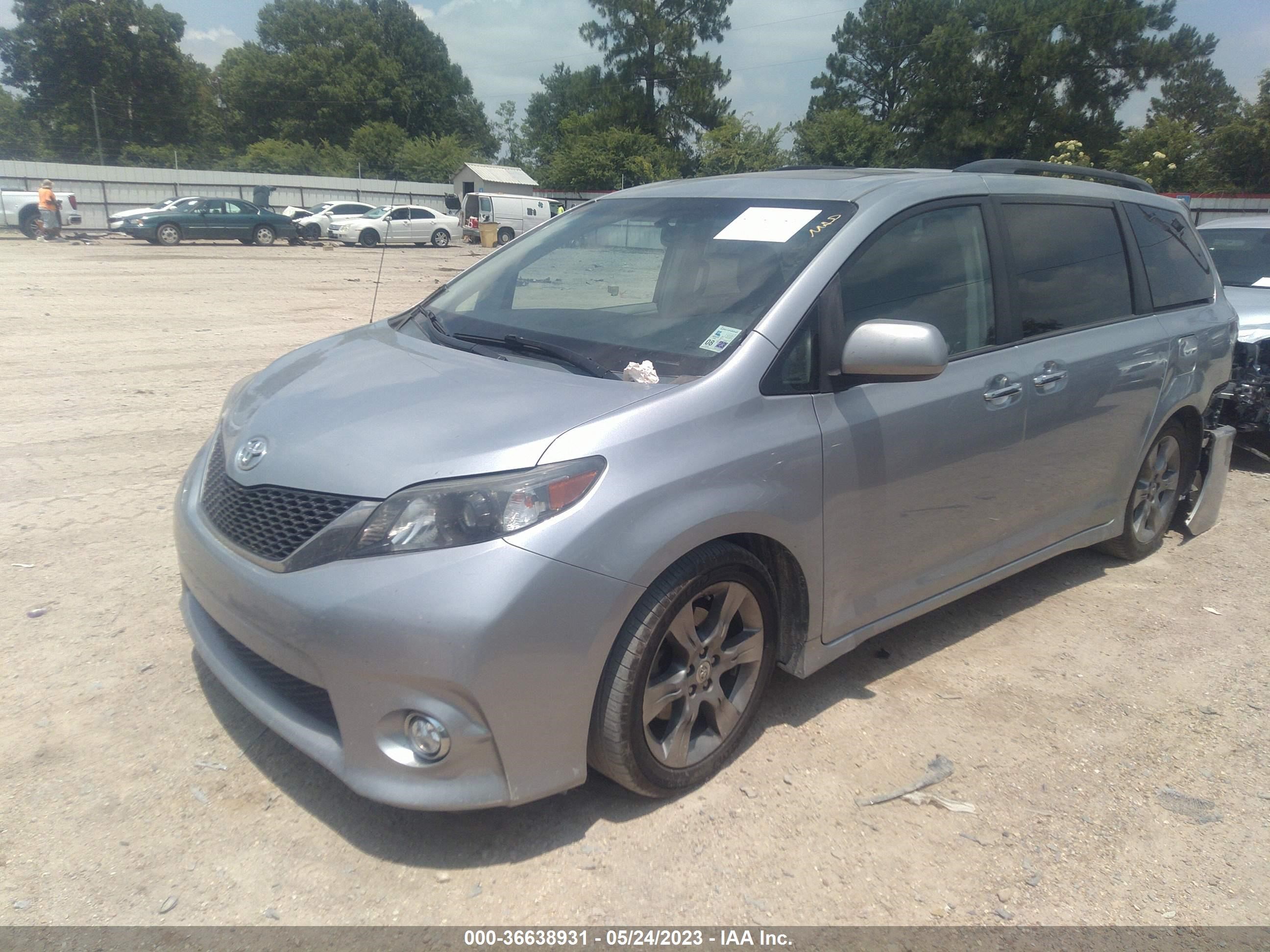 Photo 1 VIN: 5TDXK3DC7ES497342 - TOYOTA SIENNA 