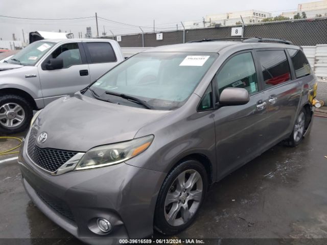 Photo 1 VIN: 5TDXK3DC7FS549313 - TOYOTA SIENNA 