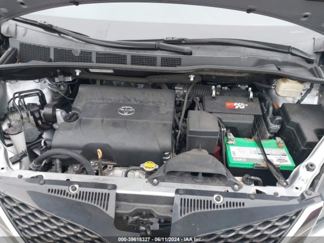 Photo 9 VIN: 5TDXK3DC7GS726279 - TOYOTA SIENNA 