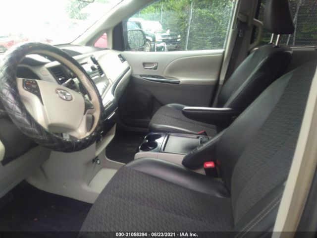 Photo 4 VIN: 5TDXK3DC8BS044536 - TOYOTA SIENNA 